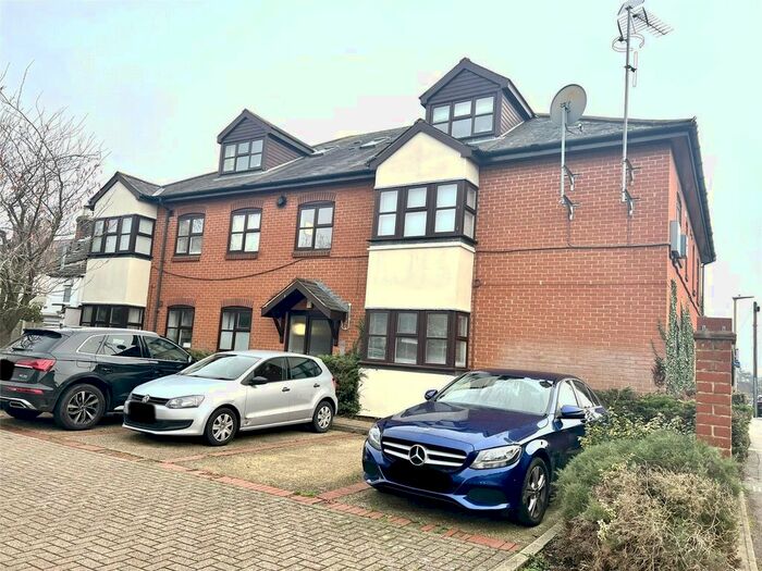 1 Bedroom Flat To Rent In Boundary Road, St. Albans, Hertfordshire, AL1