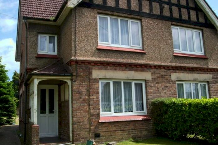 1 Bedroom Flat To Rent In Eastern Road, Haywards Heath, RH16