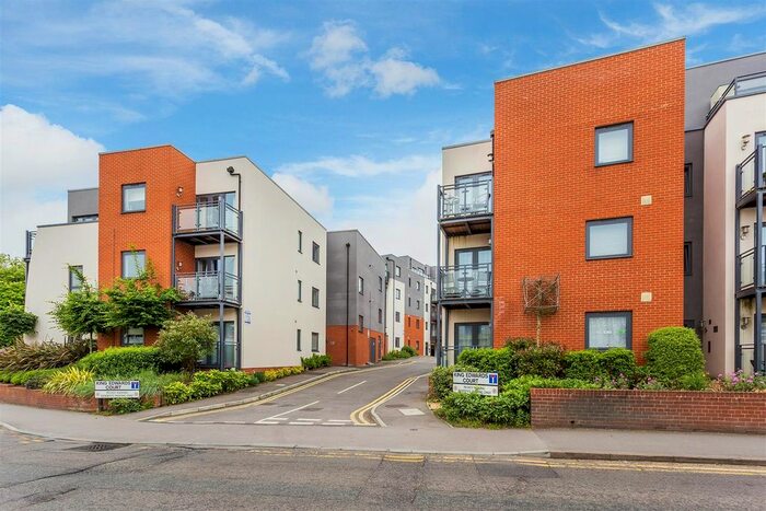 2 Bedroom Flat To Rent In Walnut Tree Close, Guildford, GU1