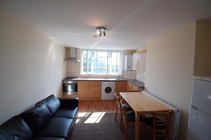 3 Bedroom Flat To Rent In Lemna Road, London, E11