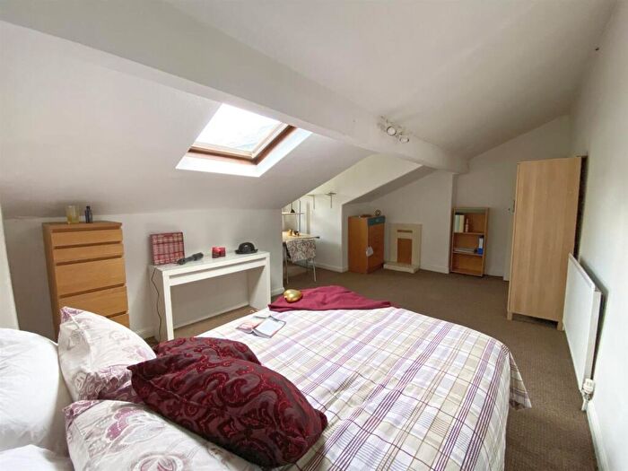 7 Bedroom Terraced House To Rent In Ash Grove, Hyde Park, Leeds, LS6