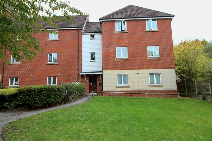 2 Bedroom Flat To Rent In Suffolk Court, Hevingham Drive, Chadwell Heath, Romford, RM6