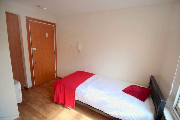 Studio To Rent In Linden Gardens, Notting Hill / Bayswater, W2