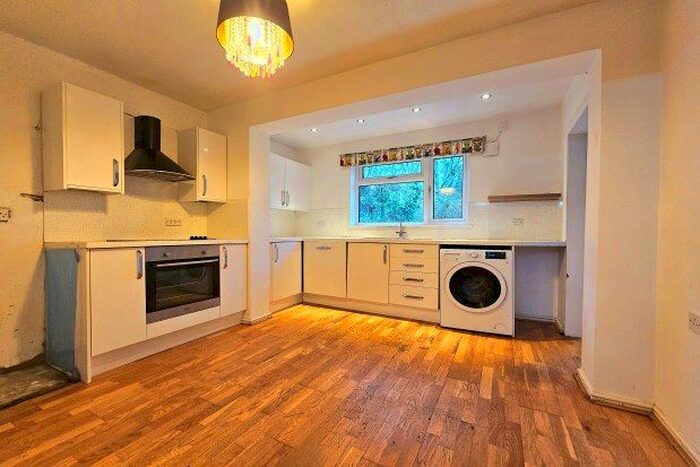 3 Bedroom Property To Rent In Single Street Berrys Green, Westerham, TN16