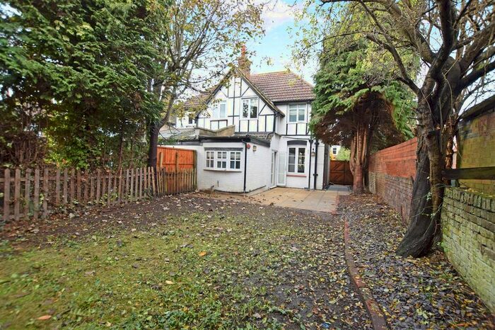 2 Bedroom Semi-Detached House To Rent In Broad Lane, Hampton, TW12