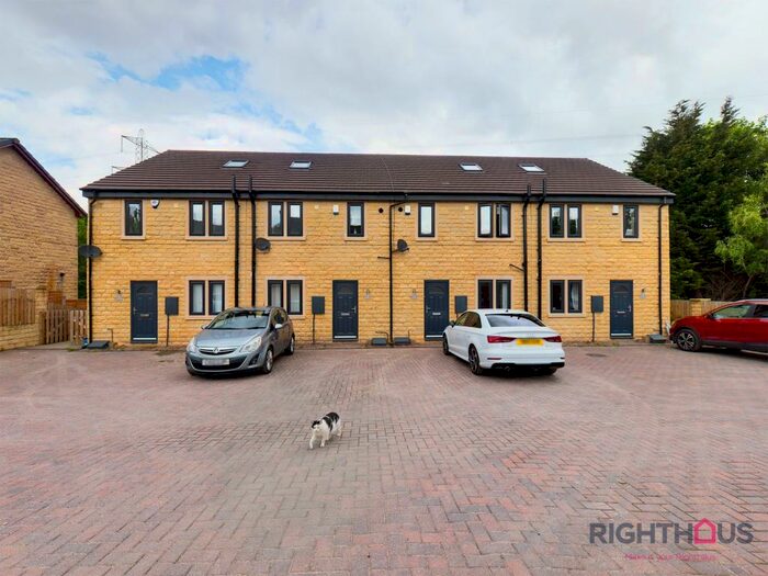 Houses for sale & to rent in BD12 0SW, COMMON ROAD, Wyke Bradford