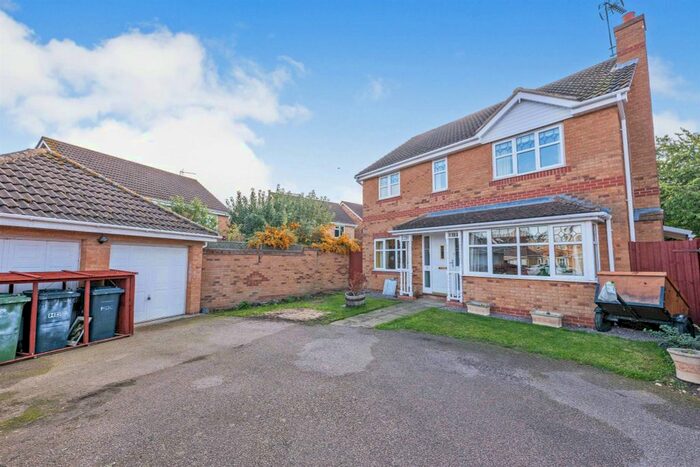 6 Bedroom Detached House For Sale In Alvis Drive, Yaxley, Peterborough, PE7