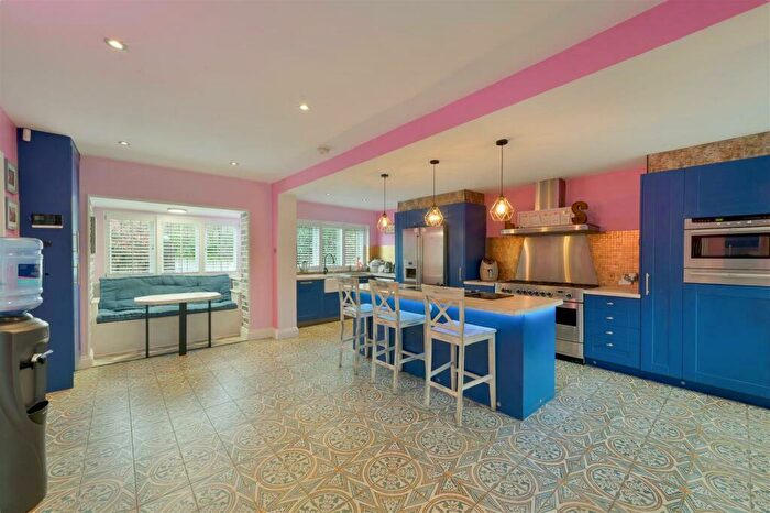 4 Bedroom Detached House For Sale In Chipstead Lane, Tadworth, KT20