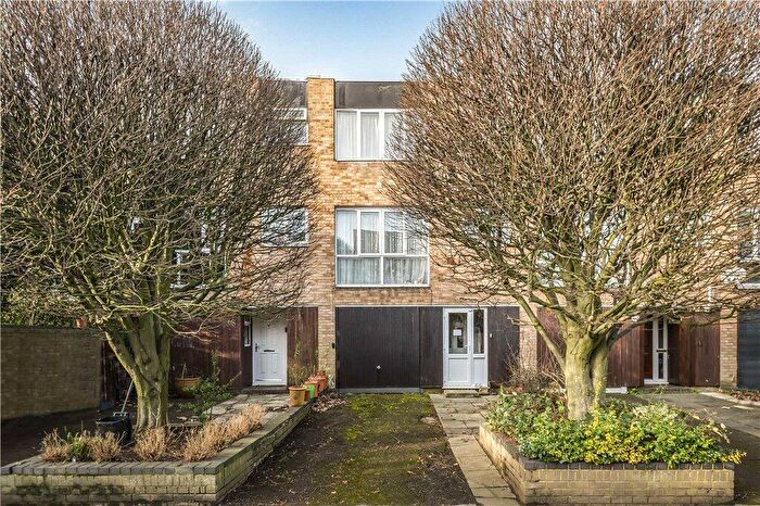 4 Bedroom Terraced House For Sale In Turnpike Link, Croydon, CR0