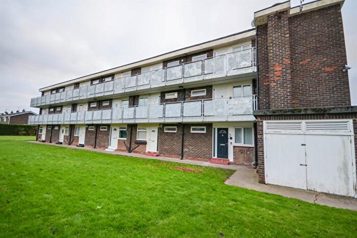 1 Bedroom Apartment For Sale In Broomley Court, Red House Farm, NE3