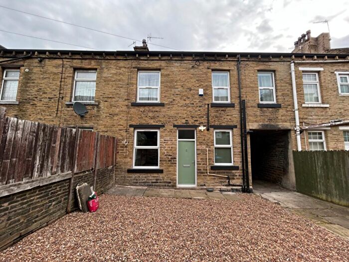 3 Bedroom Terraced House To Rent In Pembroke Street, Bradford, West Yorkshire, BD5