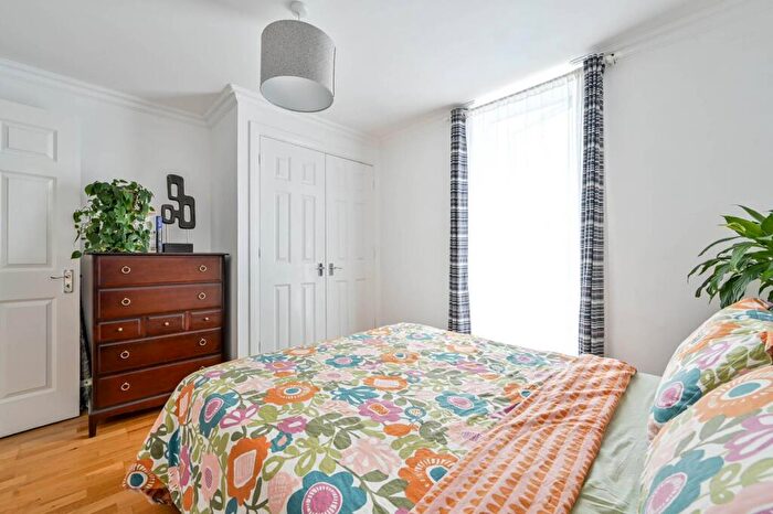 1 Bedroom Flat For Sale In Martyr Road, Guildford, GU1