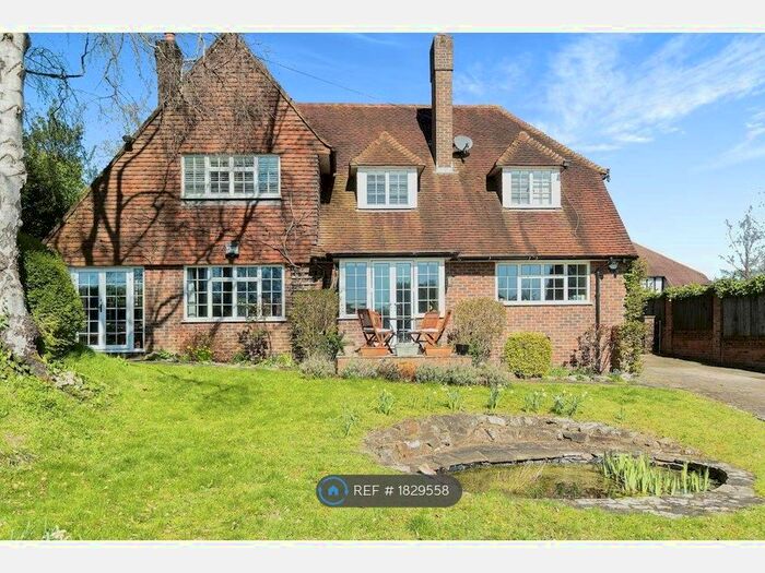 5 Bedroom Detached House To Rent In Starrock Road, Coulsdon, CR5