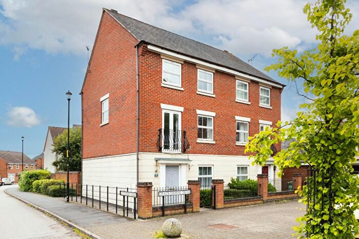 4 Bedroom Town House For Sale In Crackthorne Drive, Rugby, Warwickshire, CV23