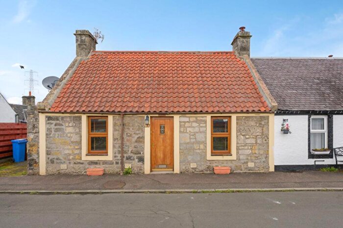 2 Bedroom Semi-Detached Bungalow For Sale In Chapelhill Street, Kincardine, FK10