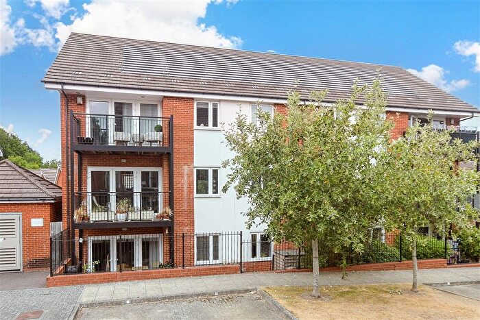 2 Bedroom Flat For Sale In Lexington Drive, Haywards Heath, West Sussex, RH16