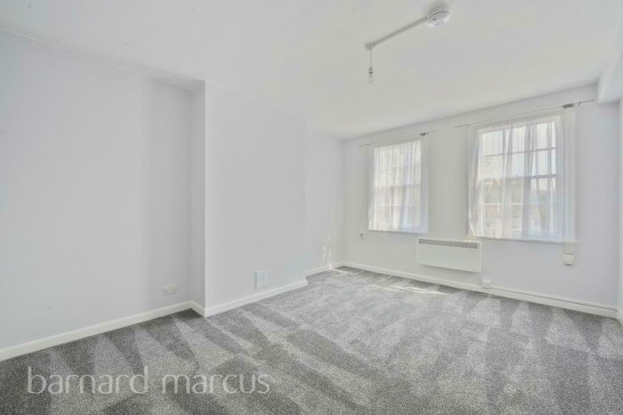 2 Bedroom Flat To Rent In Hampton Court Parade, East Molesey, KT8