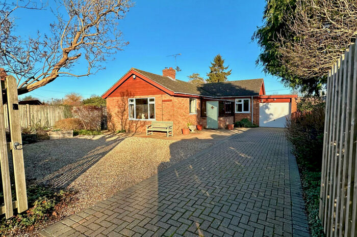 3 Bedroom Bungalow For Sale In Upperton, Brightwell Baldwin, OX49