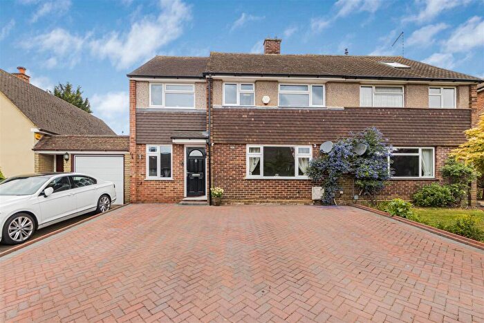 4 Bedroom Semi-Detached House For Sale In Willow Wood Road, Meopham, DA13