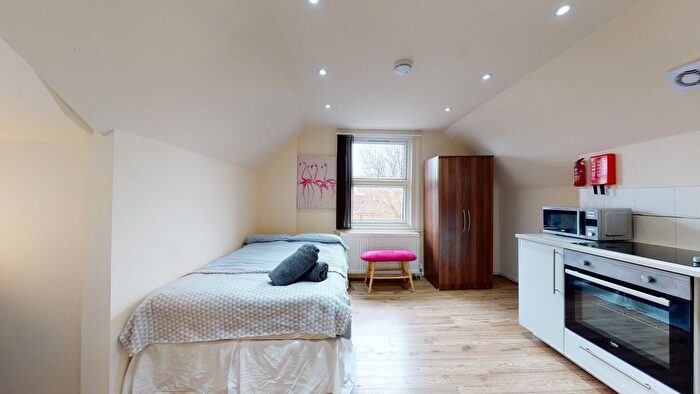 Studio To Rent In St. Pauls Avenue, London, NW2