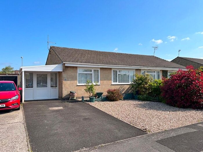 2 Bedroom Semi-Detached Bungalow For Sale In Downsview Drive, Gillingham, SP8