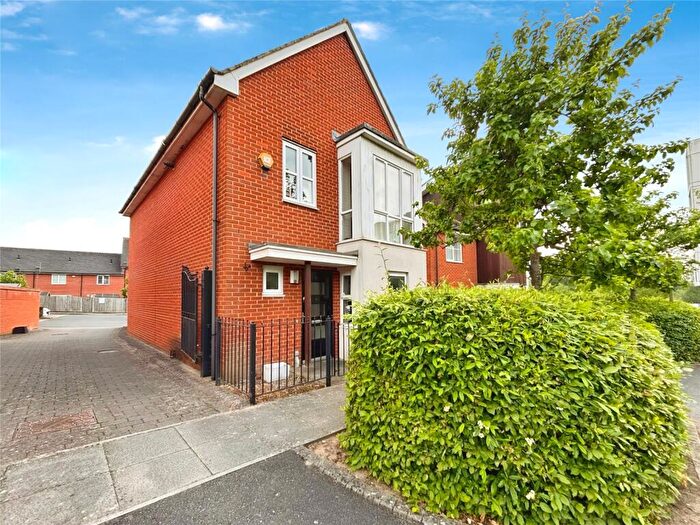 4 Bedroom Detached House For Sale In Puffin Way, Reading, Berkshire, RG2