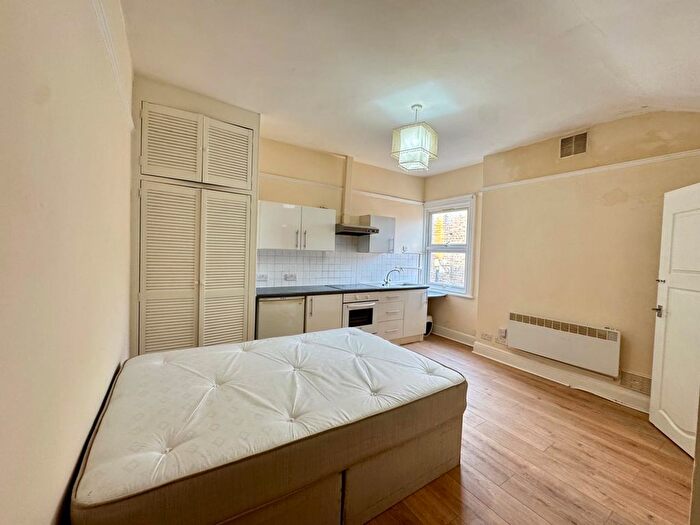 1 Bedroom Studio To Rent In Hanworth Road, Hounslow, TW3