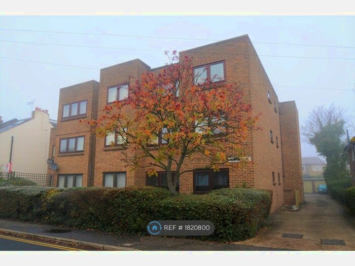 3 Bedroom Flat To Rent In Scariff Court, New Malden, KT3