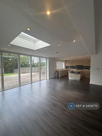 5 Bedroom Detached House To Rent In Edgwarebury Lane, Edgware, HA8