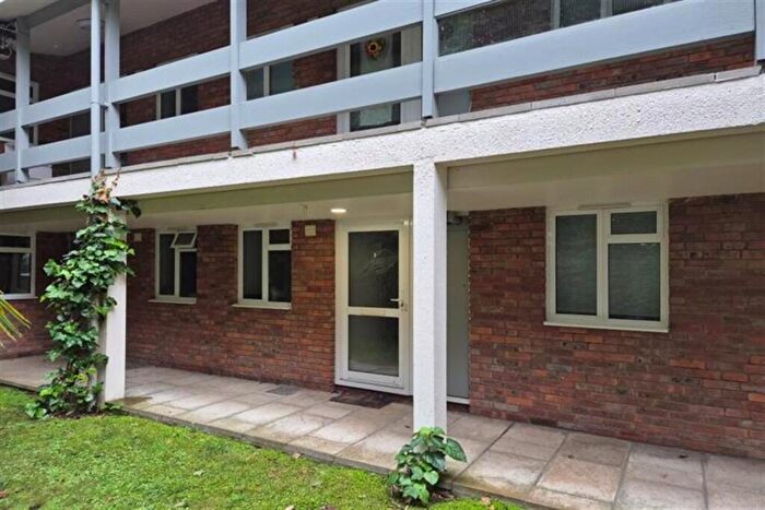 1 Bedroom Maisonette For Sale In Bedroom Ground Floor Maisonette In Guildford, GU1