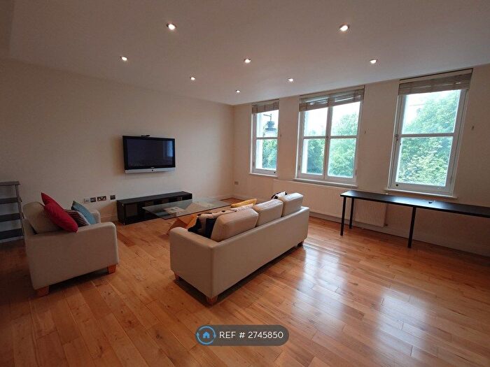 2 Bedroom Flat To Rent In Castle Gate, Bedford, MK40