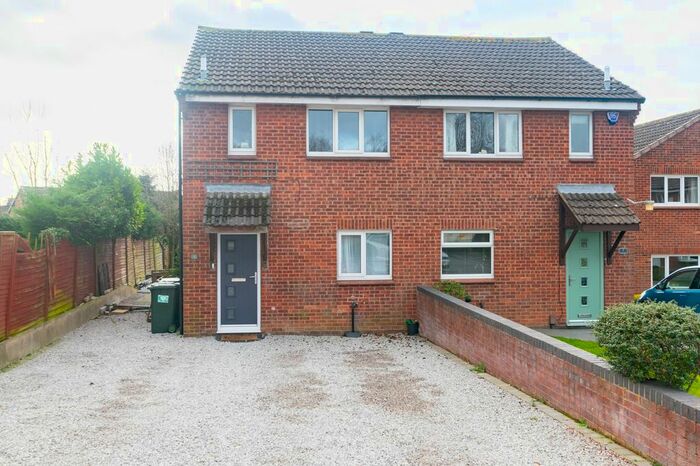 3 Bedroom Semi-Detached House To Rent In Elm Croft, Leeds, Whinmoor LS14