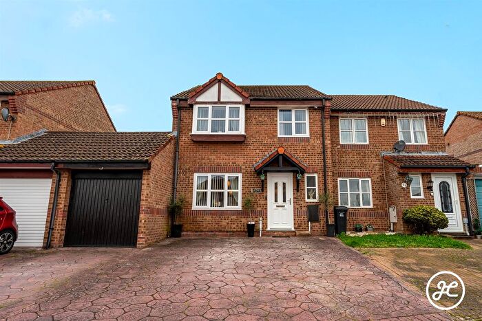 4 Bedroom Semi Detached House For Sale In Potterton Close, Bridgwater, TA6