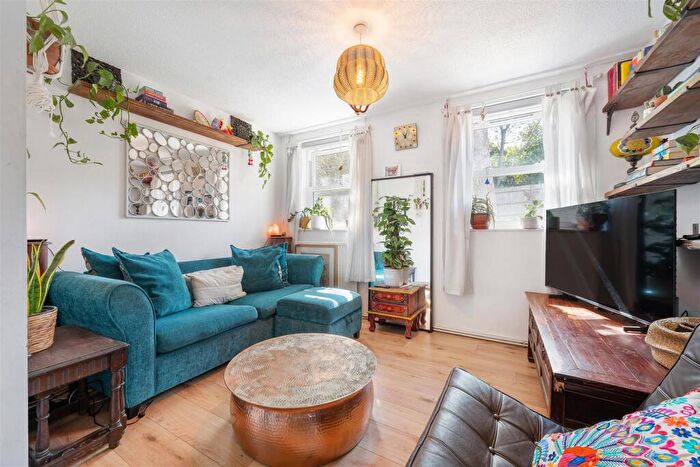 1 Bedroom Flat For Sale In Yeoman Close, West Norwood, SE27