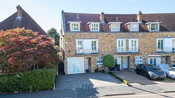 3 Bedroom End Terrace House For Sale In Theydon Grove, Epping, CM16
