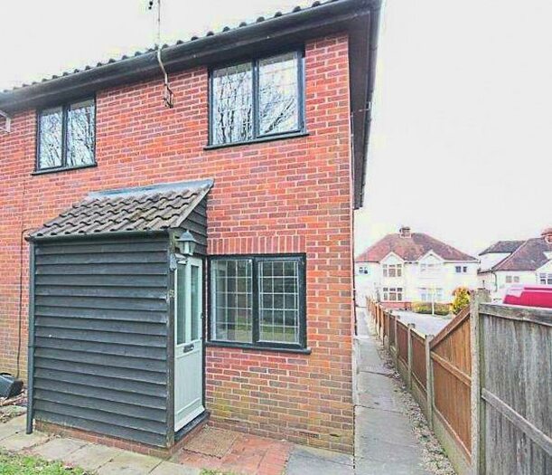 1 Bedroom End Of Terrace House To Rent In Warley Mount, Brentwood, Essex, CM14