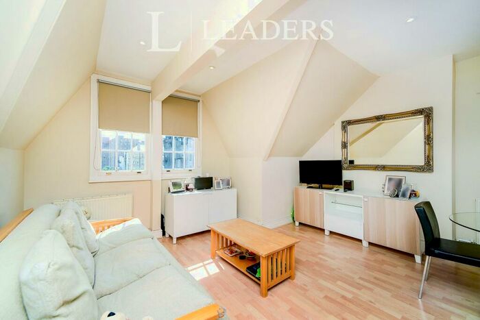 1 Bedroom Flat To Rent In Sackville Gardens, Top Floor Flat, Hove, BN3
