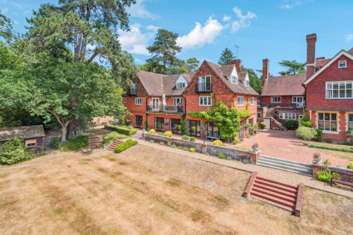 3 Bedroom Flat For Sale In Framewood Road, Stoke Poges, Slough, SL2