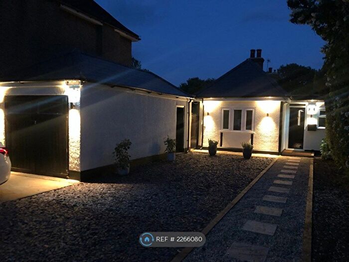 3 Bedroom Bungalow To Rent In Hawfield Gardens, Park Street, St. Albans, AL2