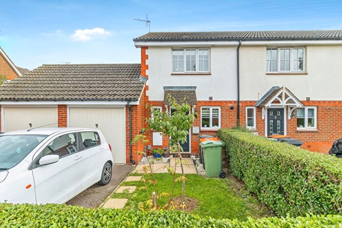 2 Bedroom End Of Terrace House For Sale In Garland Way, Leighton Buzzard, Bedfordshire, LU7