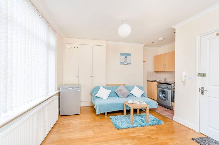 Studio To Rent In Welldon Crescent, Harrow, HA1