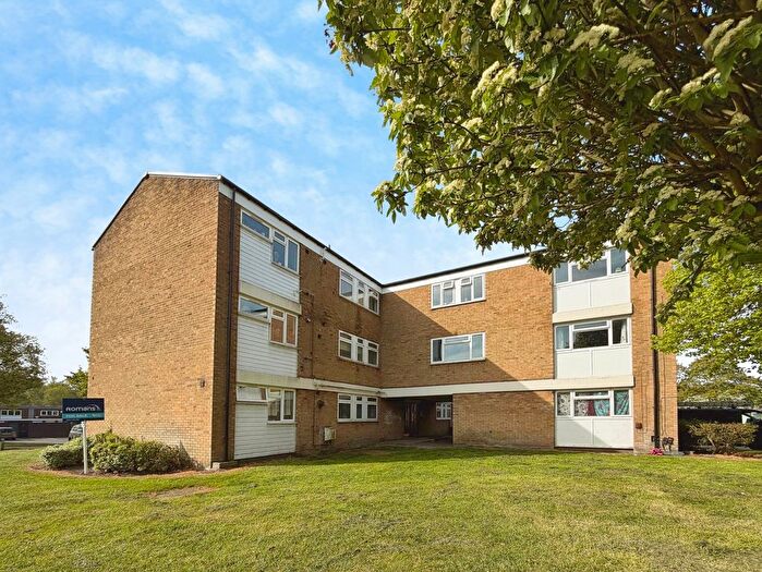 3 Bedroom Flat For Sale In Wordsworth, Bracknell, Berkshire, RG12