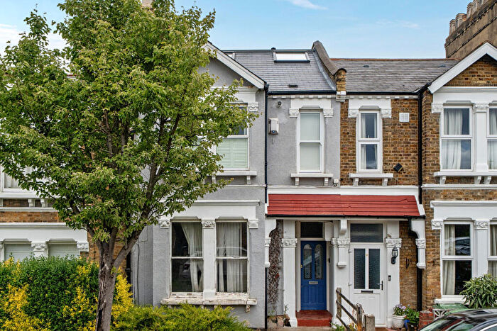 2 Bedroom Maisonette For Sale In Fernholme Road, London, SE15