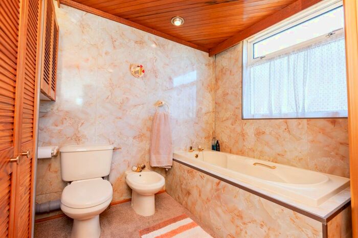 4 Bedroom Detached House For Sale In Summerfield Grove, Baildon, Shipley, BD17