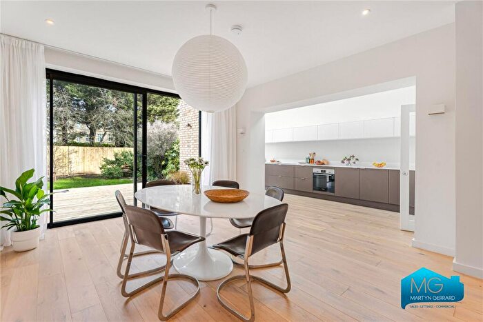 4 Bedroom Semi Detached House To Rent In Maidstone Road, London, N11