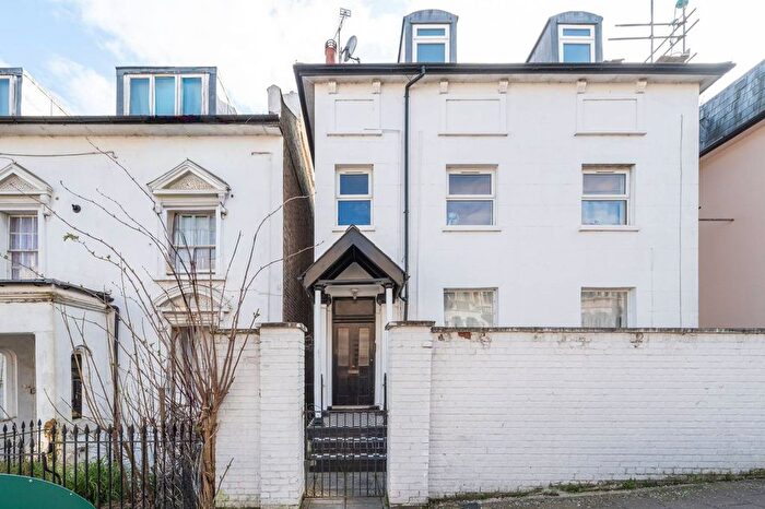 3 Bedroom Flat For Sale In Gipsy Hill, Gipsy Hill, London, SE19