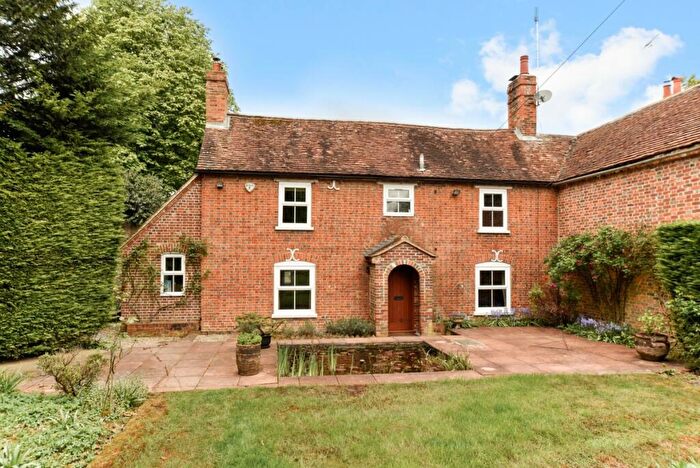 2 Bedroom Semi-Detached House To Rent In Station Road Kintbury, RG17