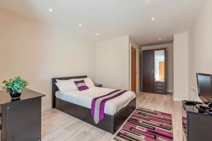 Studio To Rent In Brixton Road, Brixton, London, SW9