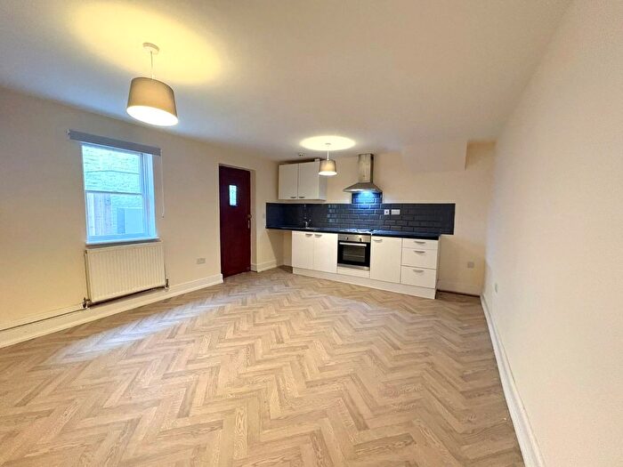 2 Bedroom Flat To Rent In East Reach, Taunton, Somerset, TA1