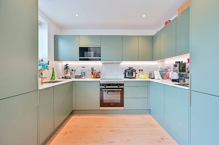 3 Bedroom Detached House For Sale In Felix Road, Ealing, West Ealing, W13